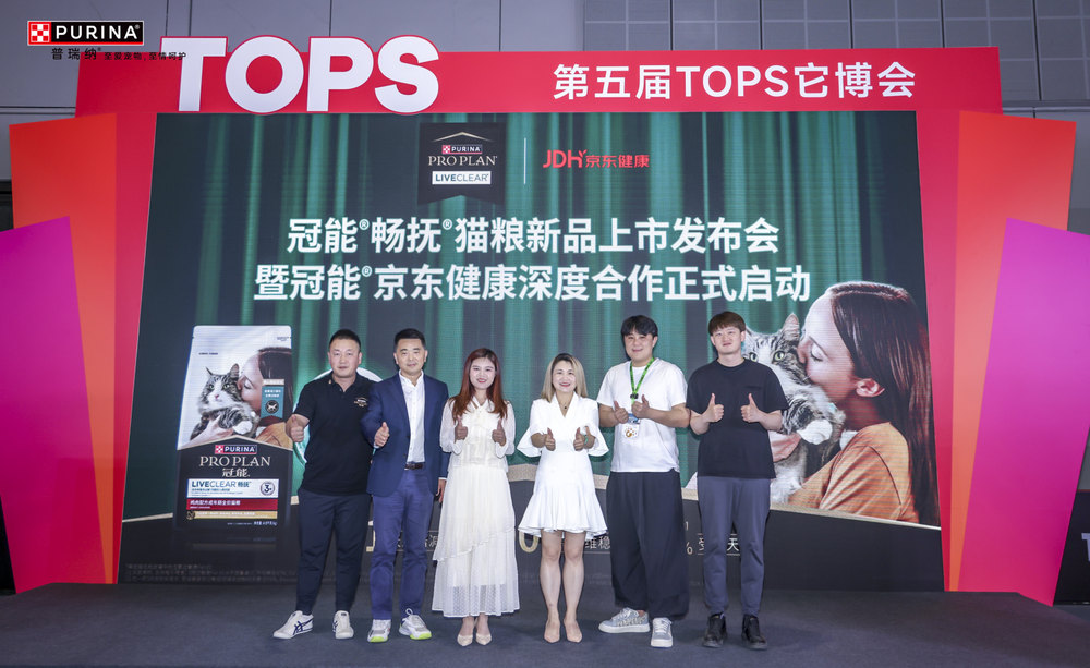 一群人站在台上
AI 生成的内容可能不正确。