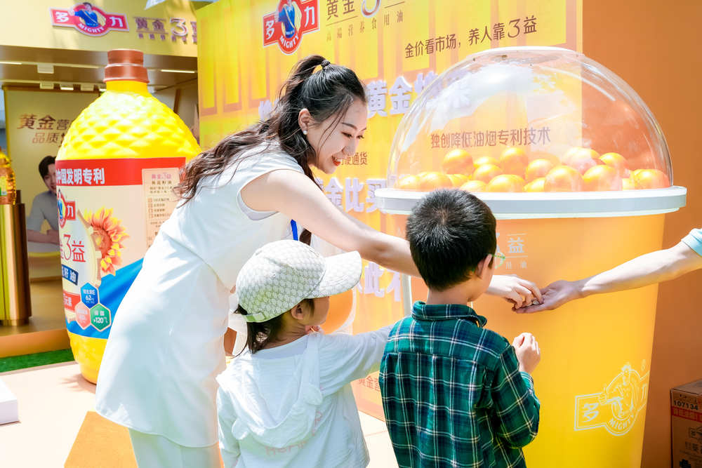 消费者参与现场互动,体验多力带来的美好“食光”-2
