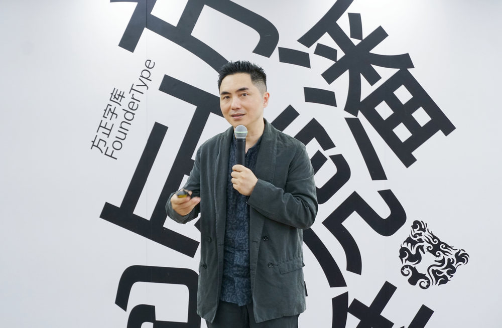 穿着西装笔挺的男子与配字图画
AI 生成的内容可能不正确。